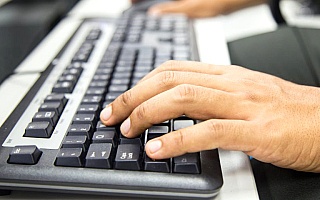 40-latek molestował 14-latkę przez internet 40-latek molestował 14-latkę przez internet